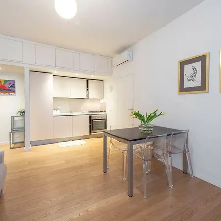 Апартаменты Joivy 1br In Isola With Stunning View To Bosco Verticale